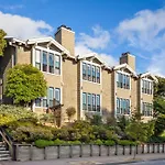 Carriage House Inn