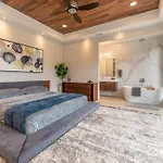Carmel Hideaway - Modern Luxury