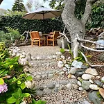 Gorgeous 3-Bdrm Home, Walk To Town And Beach