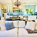 Gorgeous 3-Bdrm Home, Walk To Town And Beach