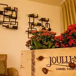 The Vendange Carmel Inn & Suites