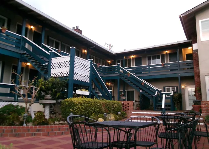 Carmel Wayfarer Inn