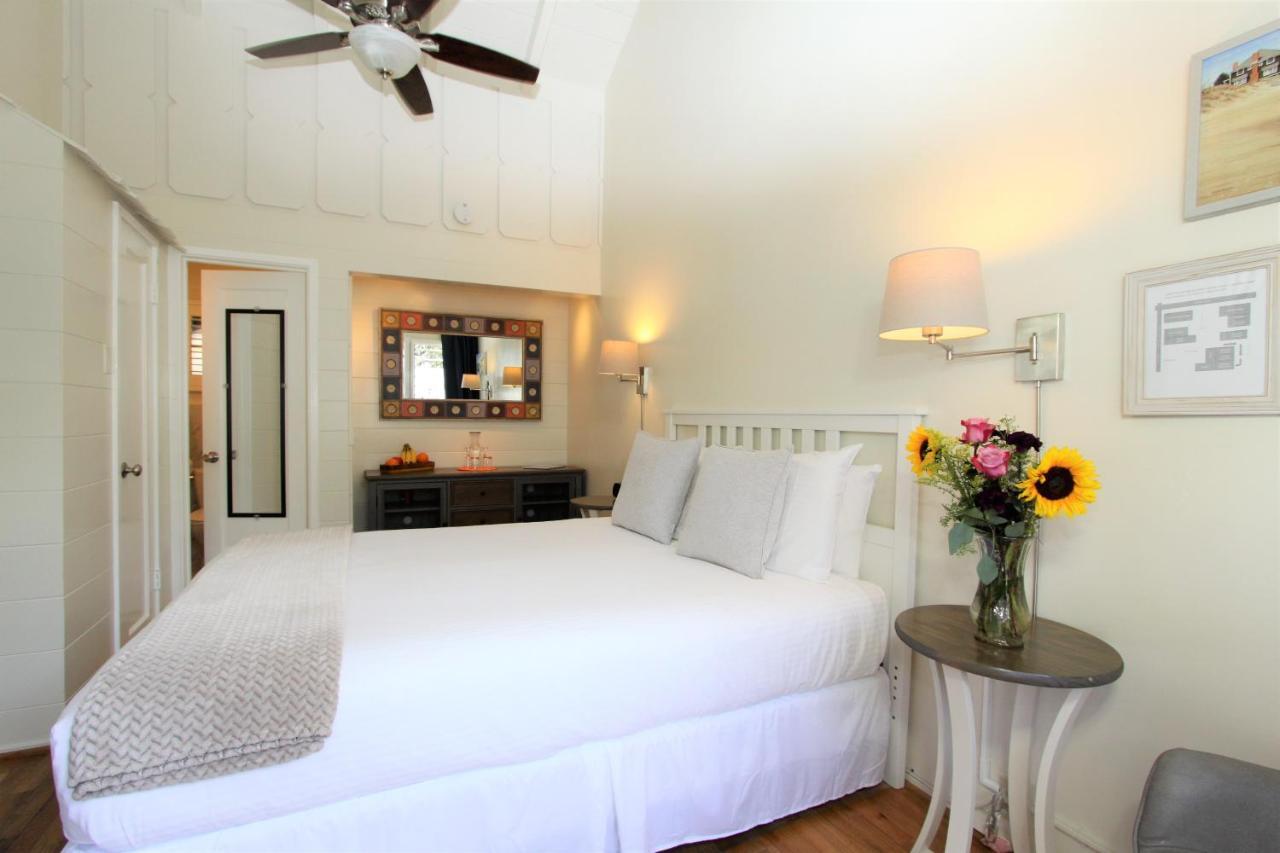 Lamp Lighter And Sunset Suites Inn 3*