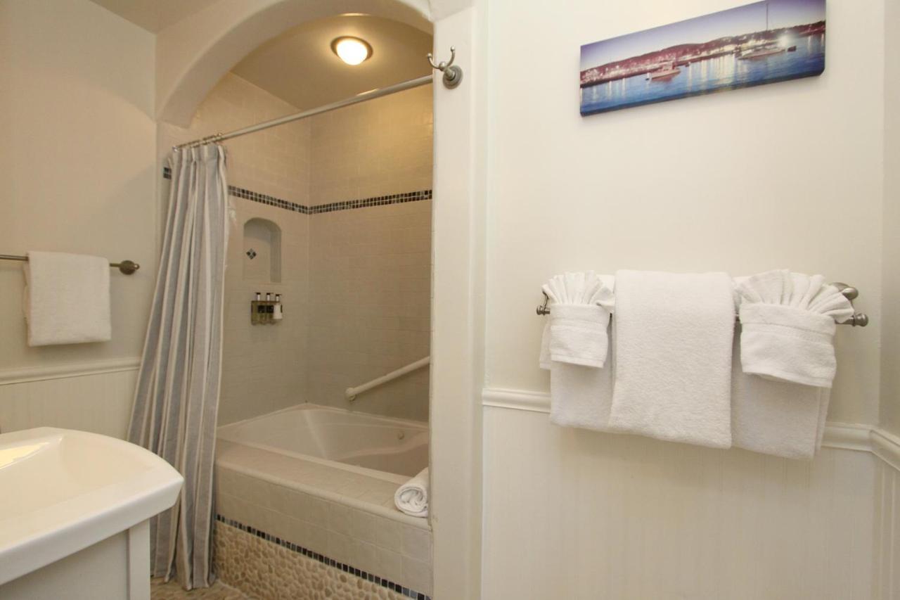 Lamp Lighter And Sunset Suites Inn 3*