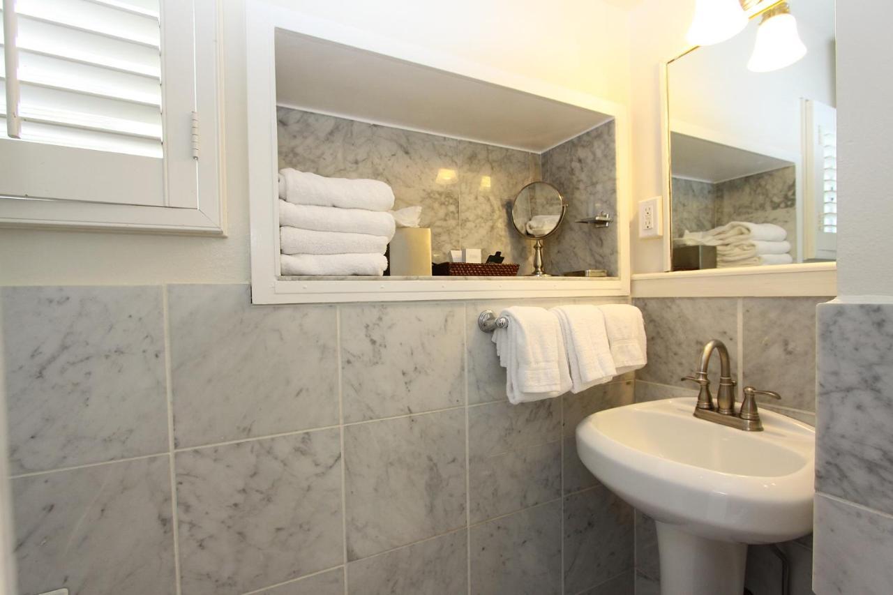 Lamp Lighter And Sunset Suites 3*