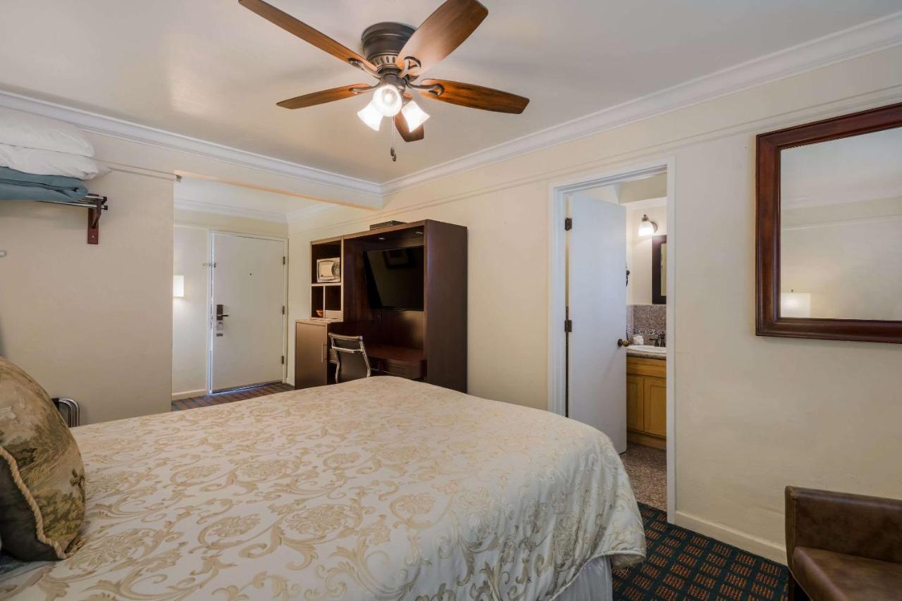 Clarion Collection Oaks Carmel-by-the-Sea