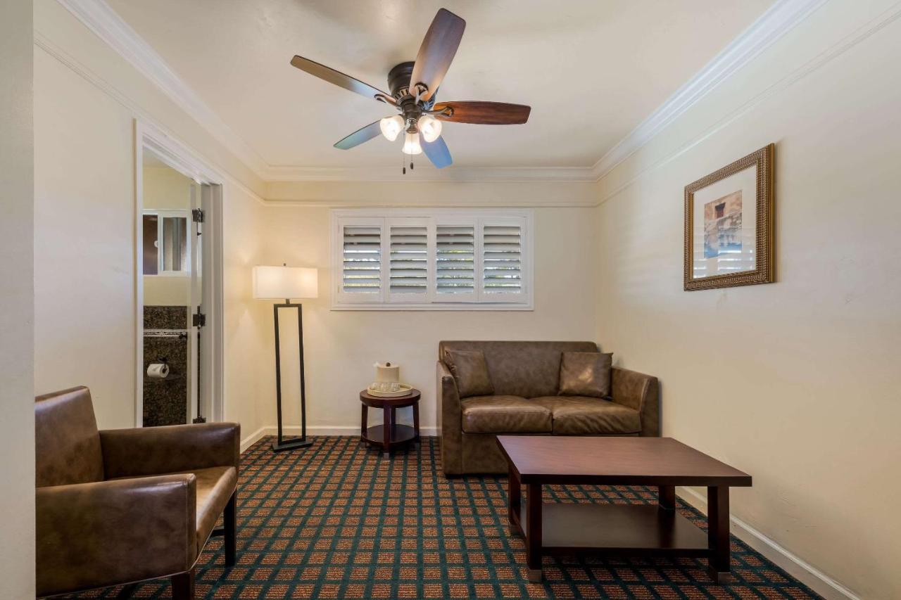 Clarion Collection Oaks Carmel-by-the-Sea