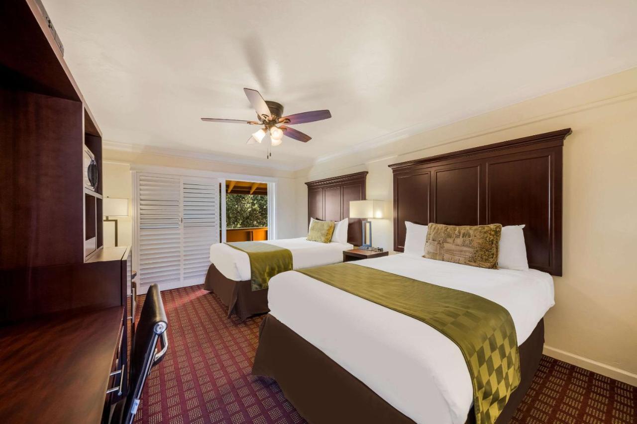 Clarion Collection Oaks Hotel 2*