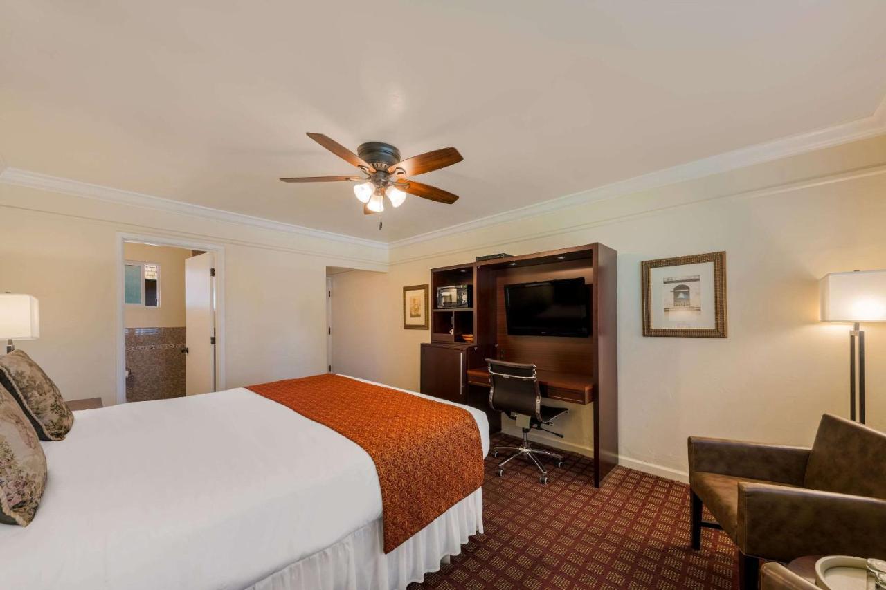 Clarion Collection Oaks 2* Carmel-by-the-Sea