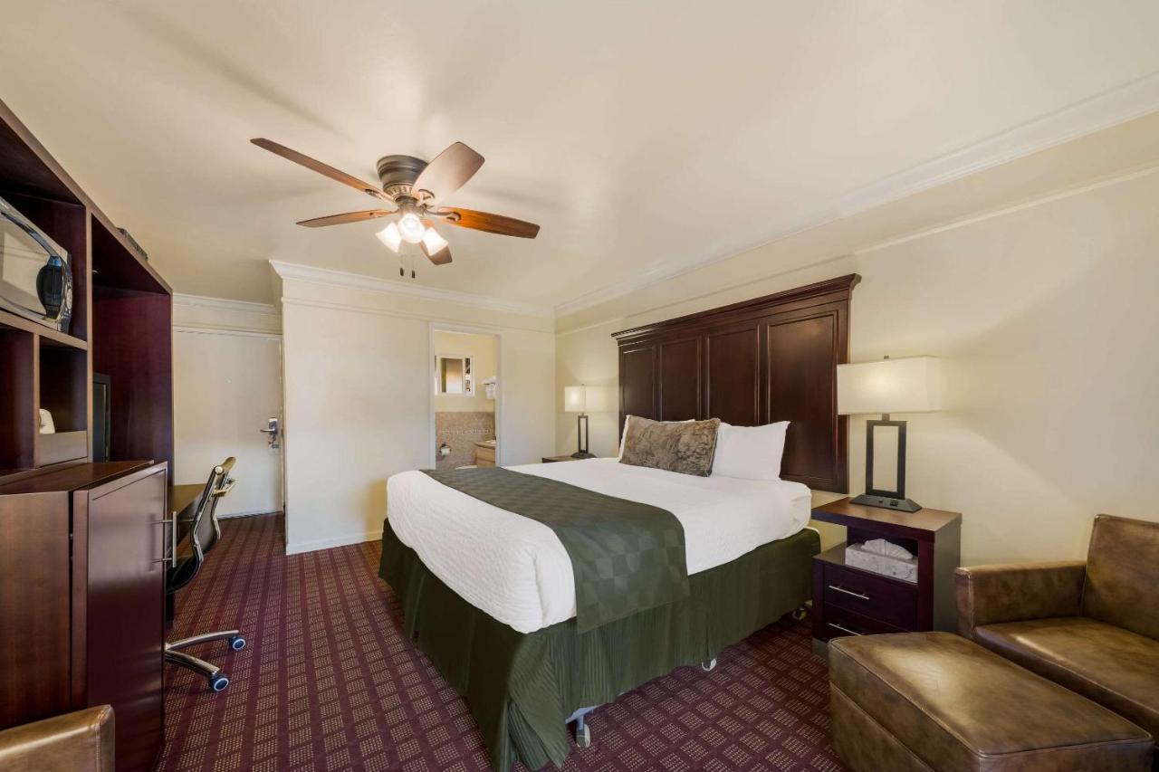 Clarion Collection Oaks Carmel-by-the-Sea