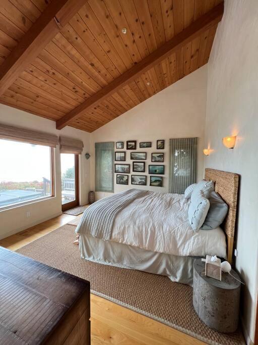Riviera. Oceanfront, Walk To Beach.