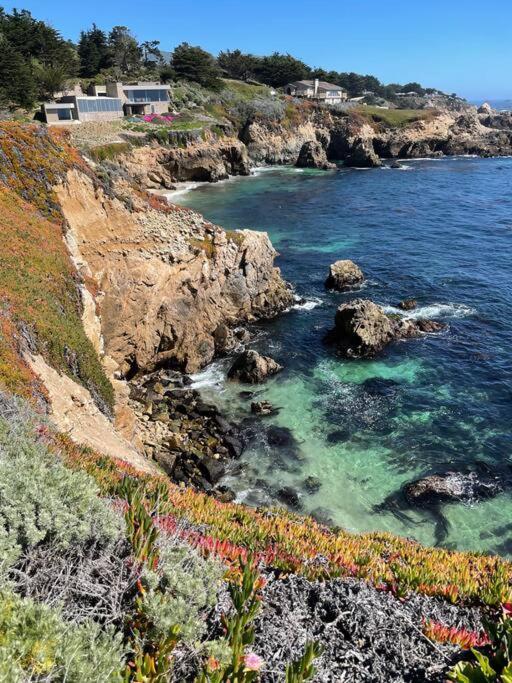 Riviera. Oceanfront, Walk To Beach. *