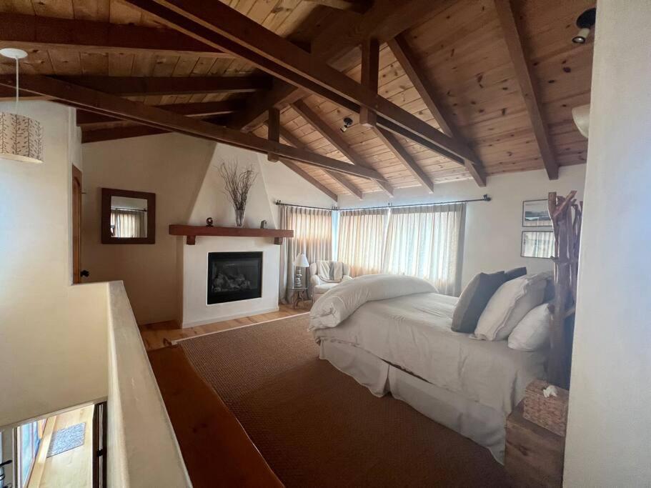 Riviera. Oceanfront, Walk To Beach.
