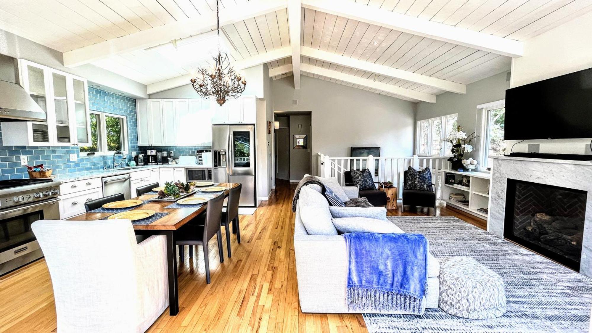 Gorgeous 3-bdrm Home, Walk To Town And *