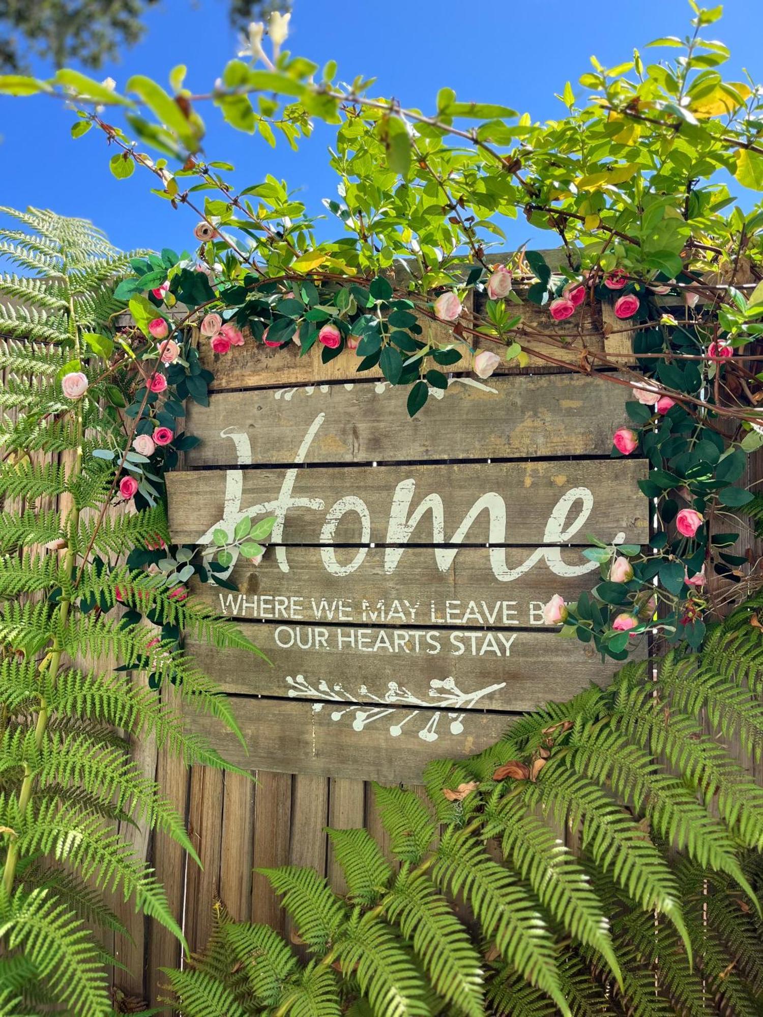 Gorgeous 3-bdrm Home, Walk To Town And Holiday home