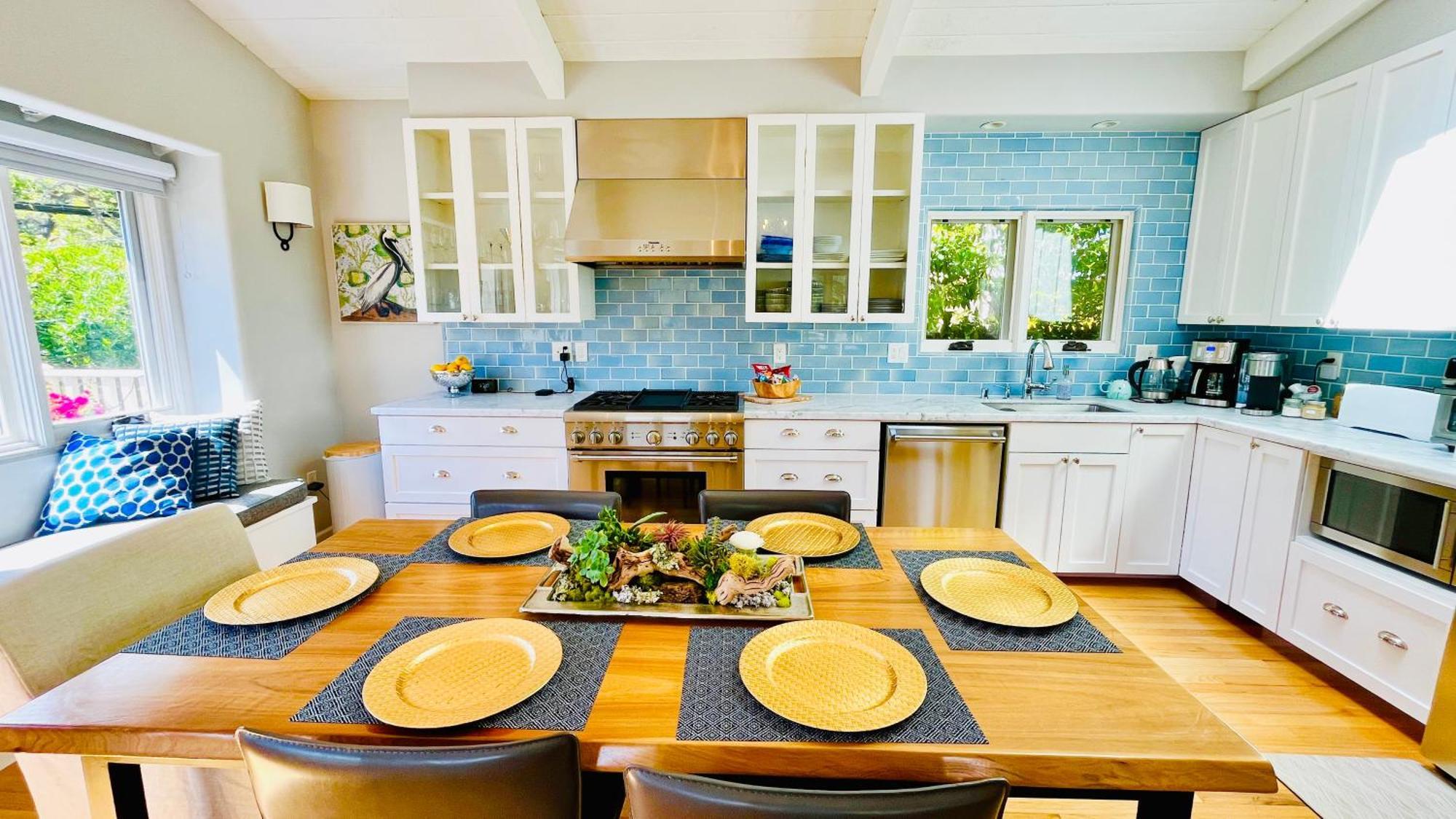 Holiday home Gorgeous 3-bdrm Home, Walk To Town And