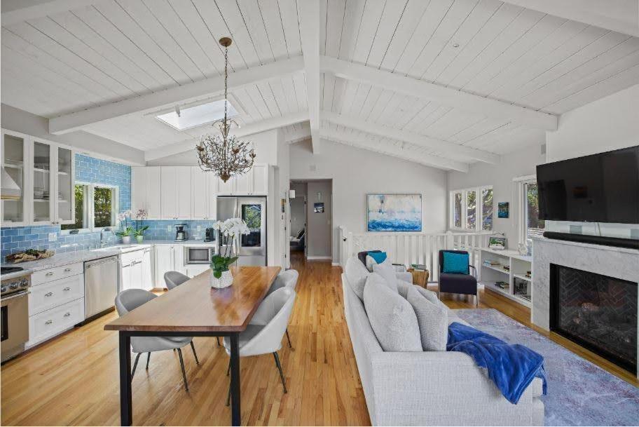 Gorgeous 3-bdrm Home, Walk To Town And Holiday home Carmel-by-the-Sea