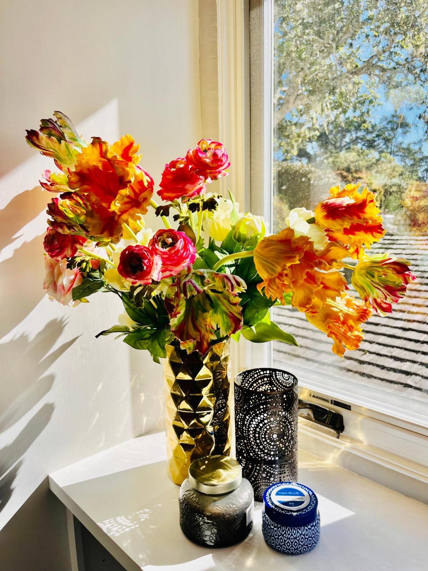 Gorgeous 3-bdrm Home, Walk To Town And * Carmel-by-the-Sea