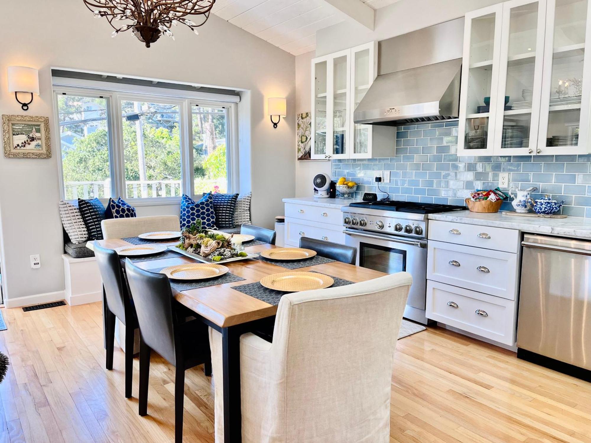 Gorgeous 3-bdrm Home, Walk To Town And Holiday home Carmel-by-the-Sea