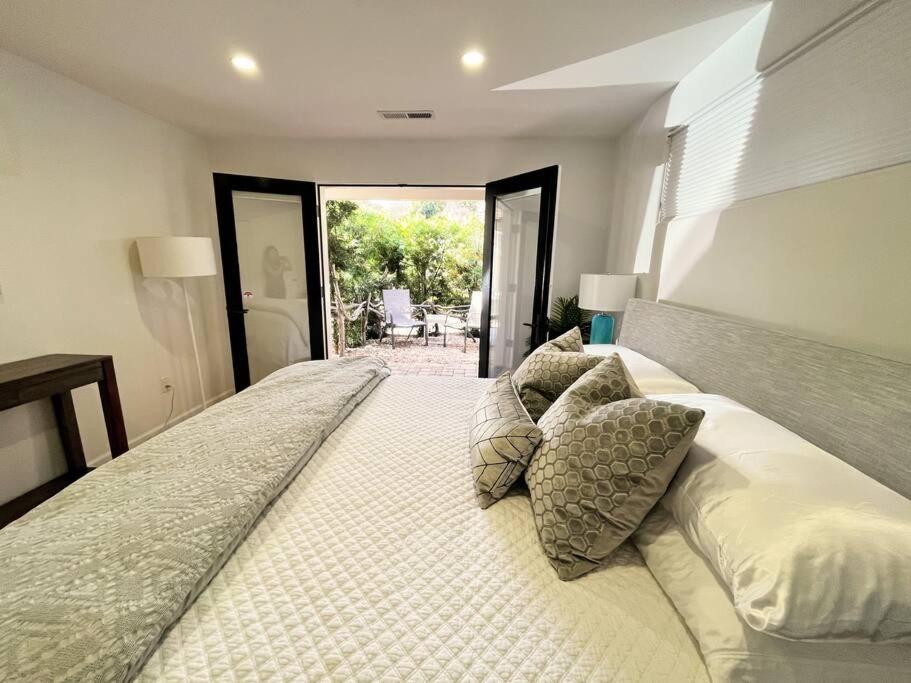 Gorgeous 3-bdrm Home, Walk To Town And Holiday home