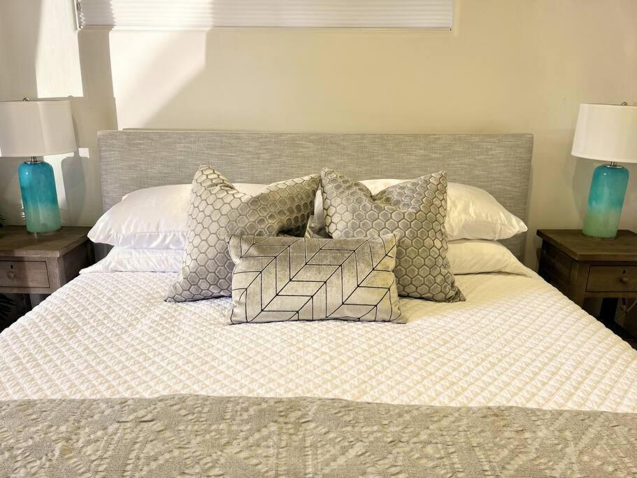 Holiday home Gorgeous 3-bdrm Home, Walk To Town And