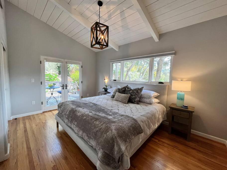 Gorgeous 3-bdrm Home, Walk To Town And *