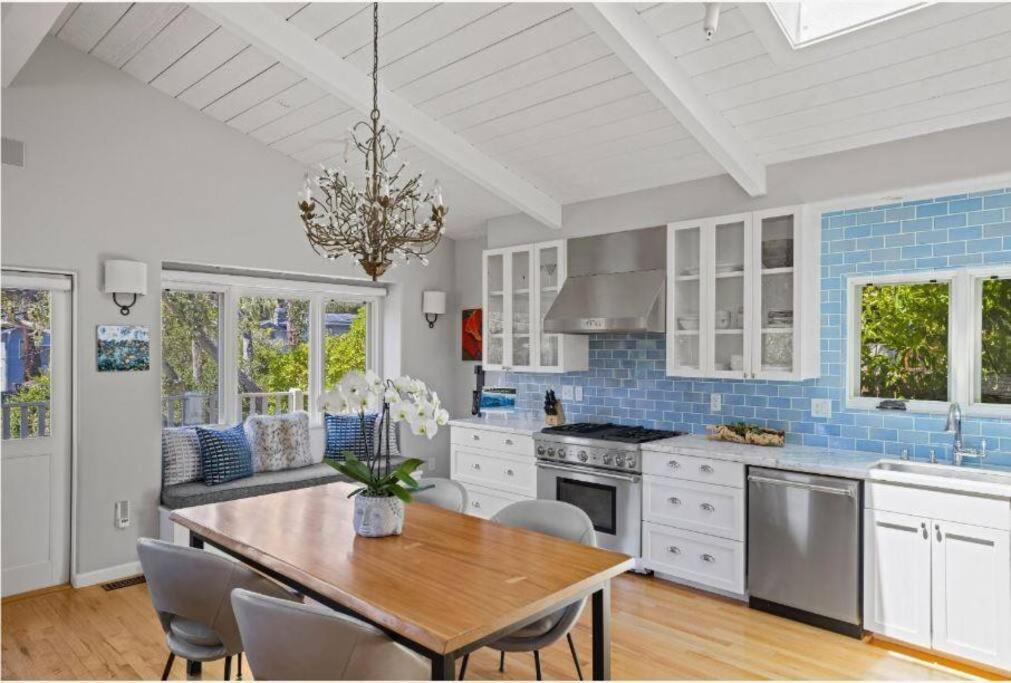 Gorgeous 3-bdrm Home, Walk To Town And Holiday home Carmel-by-the-Sea