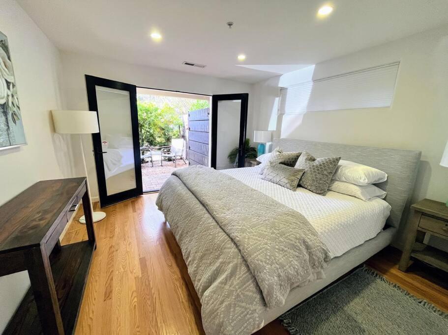 Holiday home Gorgeous 3-bdrm Home, Walk To Town And Carmel-by-the-Sea