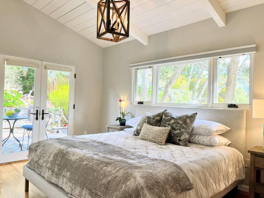Gorgeous 3-bdrm Home, Walk To Town And *