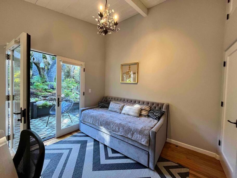 Gorgeous 3-bdrm Home, Walk To Town And Carmel-by-the-Sea
