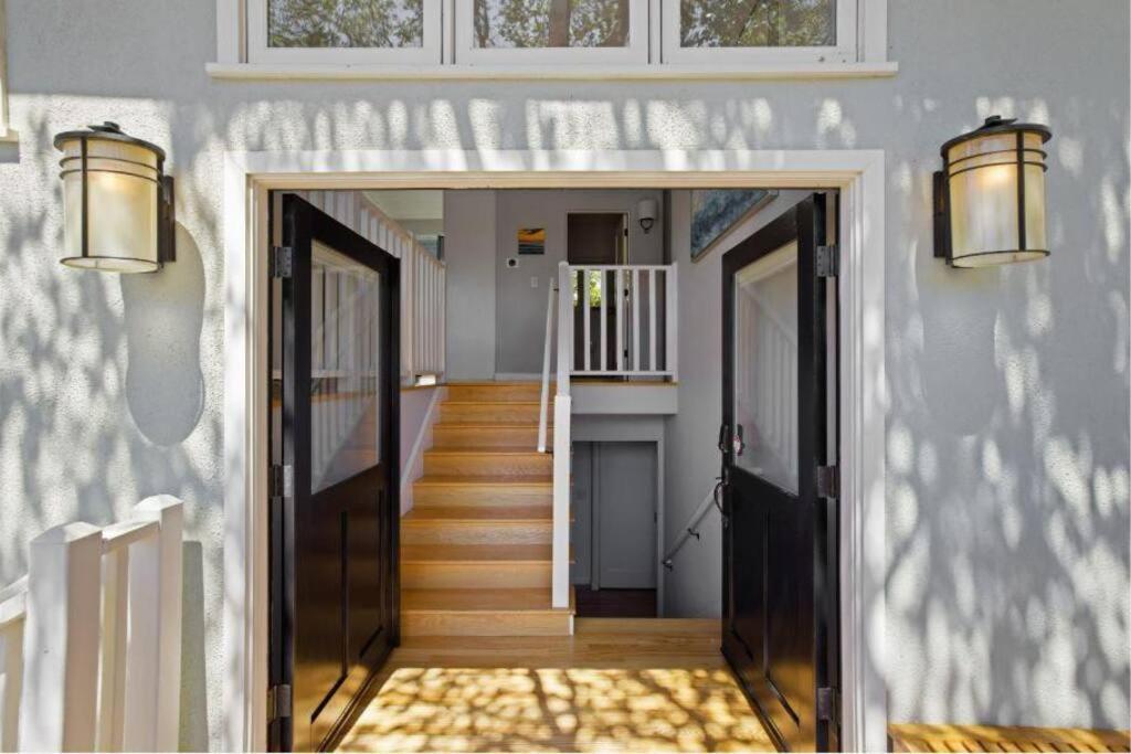 Gorgeous 3-bdrm Home, Walk To Town And * Carmel-by-the-Sea