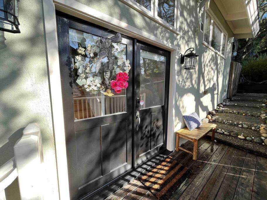 Gorgeous 3-bdrm Home, Walk To Town And Holiday home
