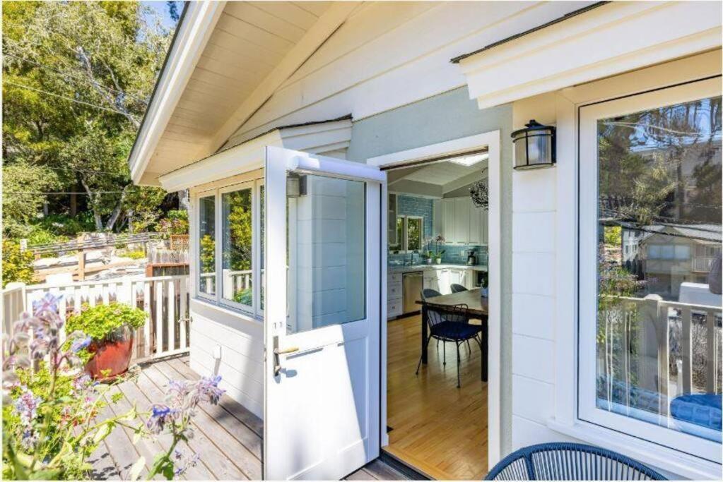 Gorgeous 3-bdrm Home, Walk To Town And Holiday home