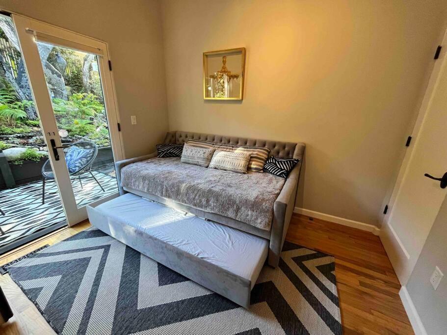 Holiday home Gorgeous 3-bdrm Home, Walk To Town And *