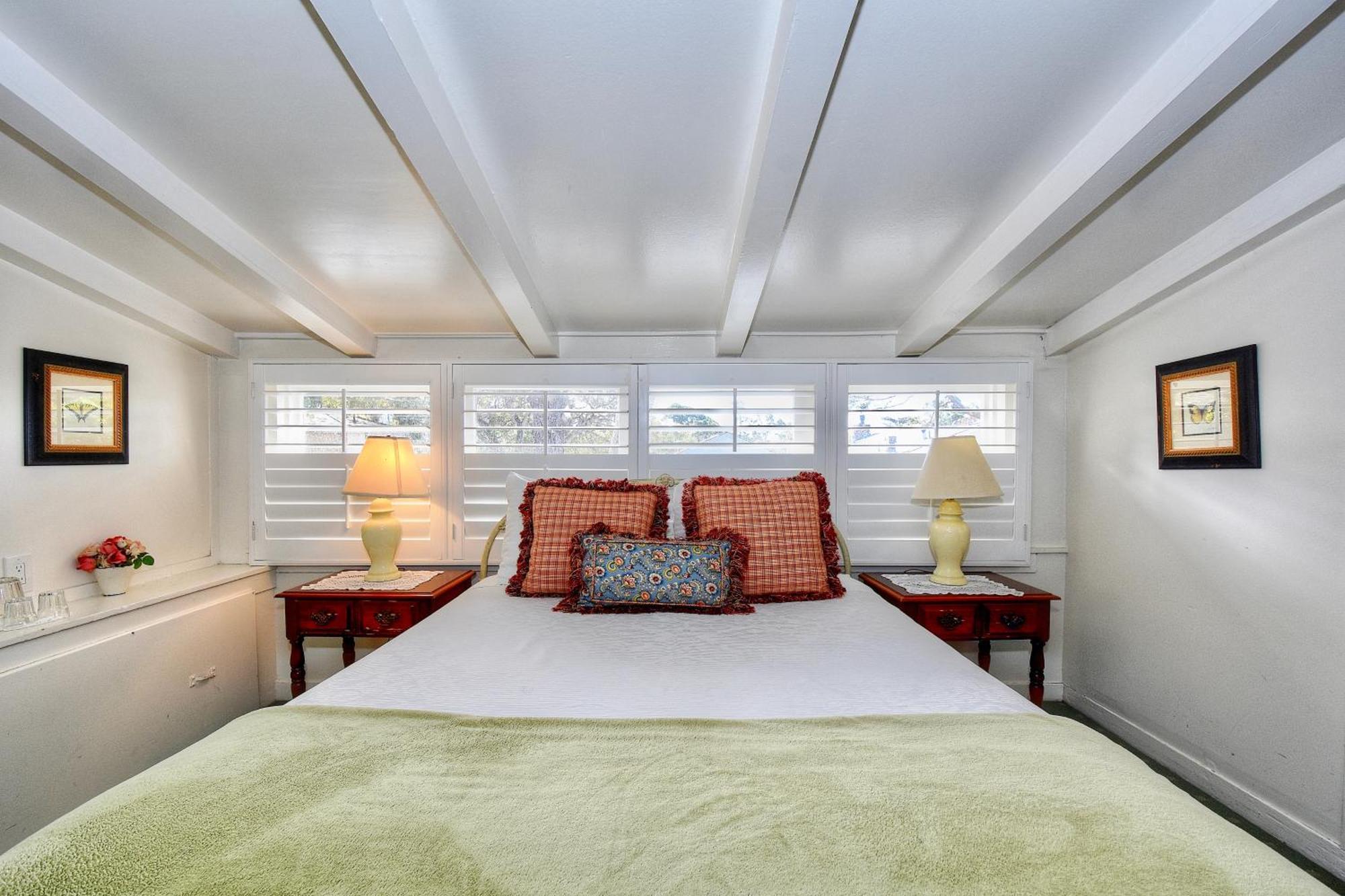 Inn Lantern 2*