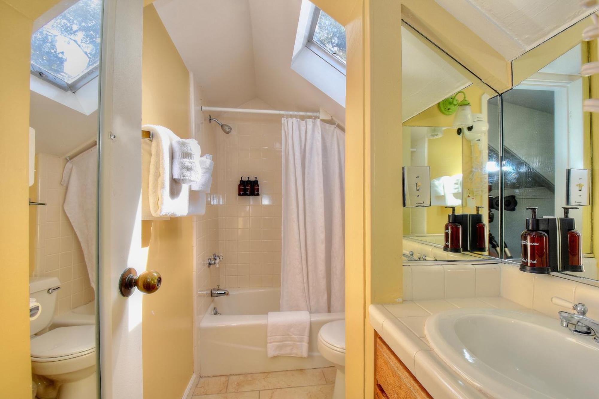 Inn Lantern Carmel-by-the-Sea