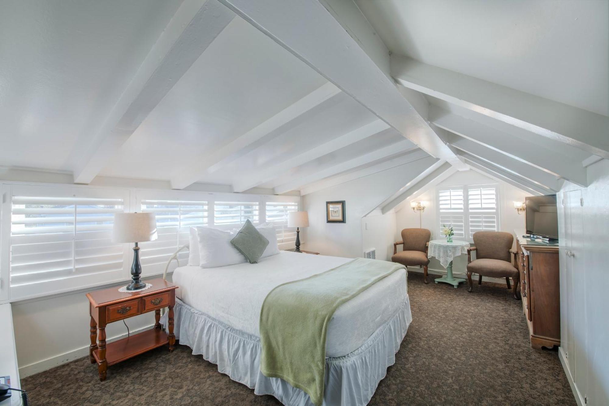 Lantern Inn Carmel-by-the-Sea