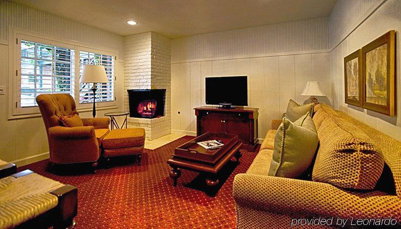 Wayside 3* Carmel-by-the-Sea