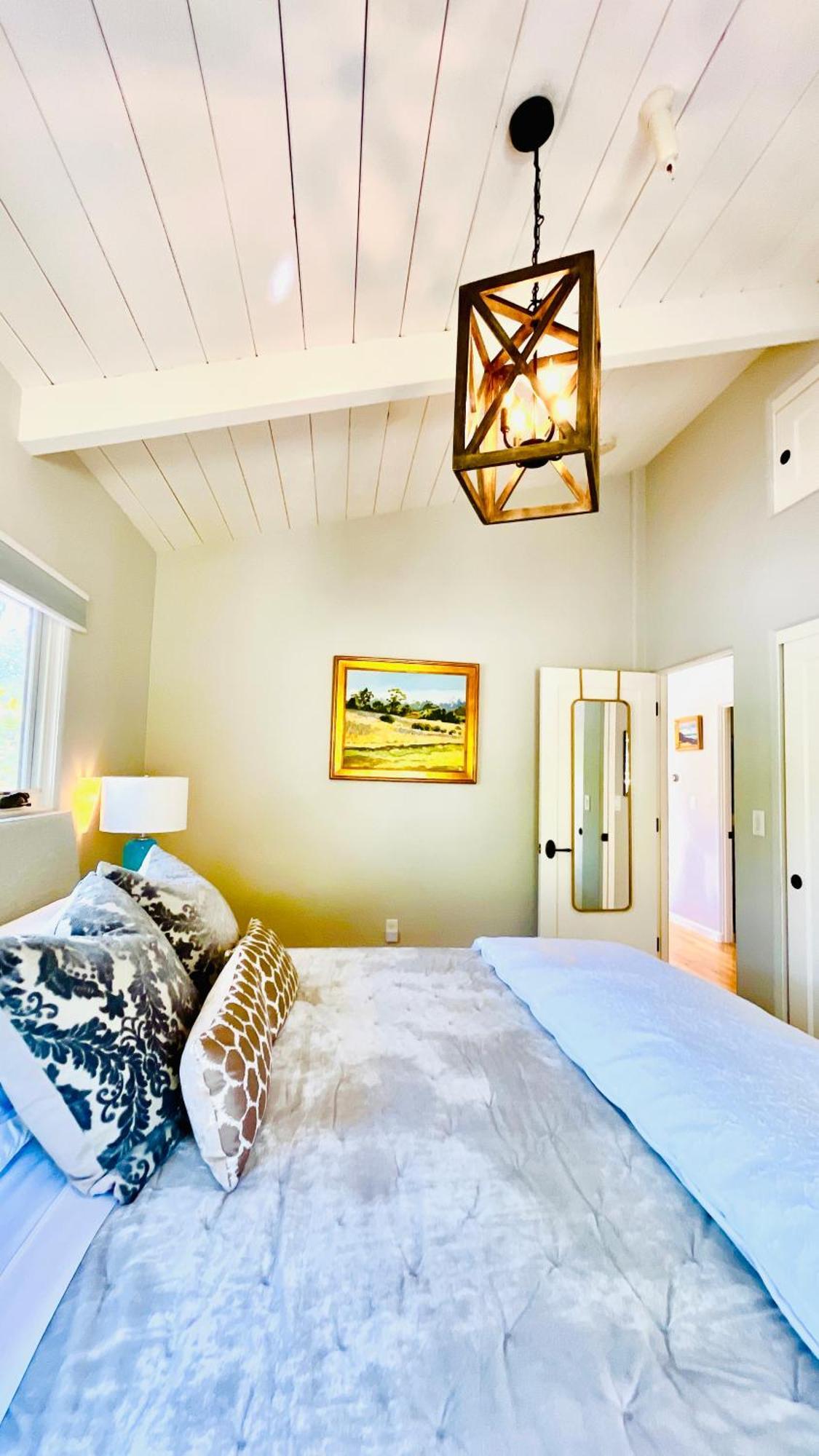 Holiday home Gorgeous 3-bdrm Home, Walk To Town And