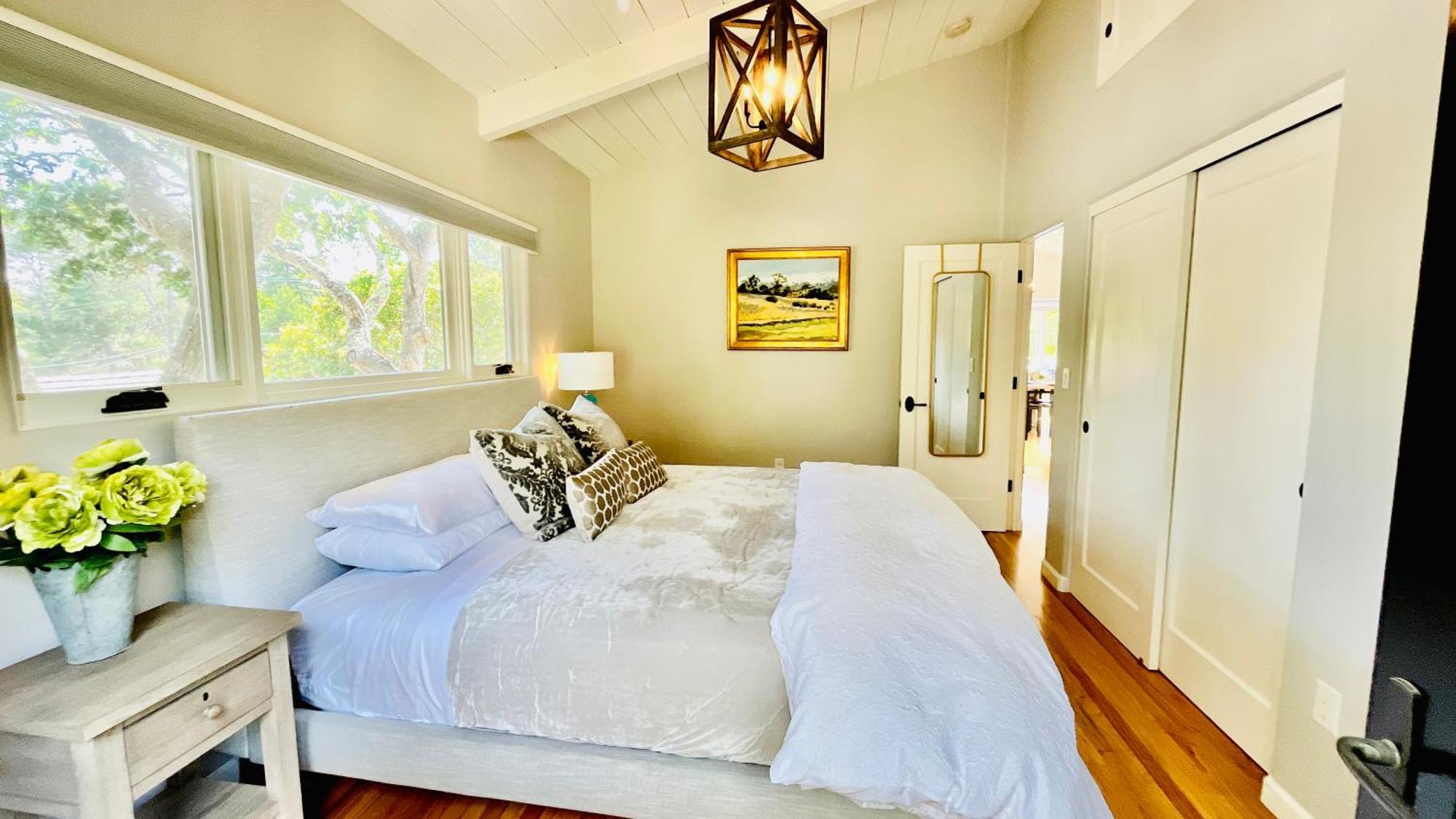 Gorgeous 3-bdrm Home, Walk To Town And Holiday home Carmel-by-the-Sea