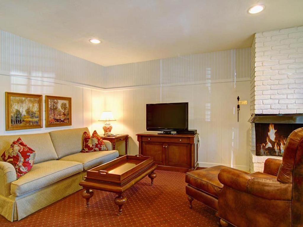 Wayside 3* Carmel-by-the-Sea