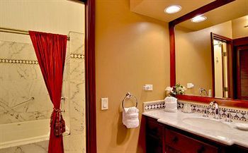 Inn Carriage House 4*