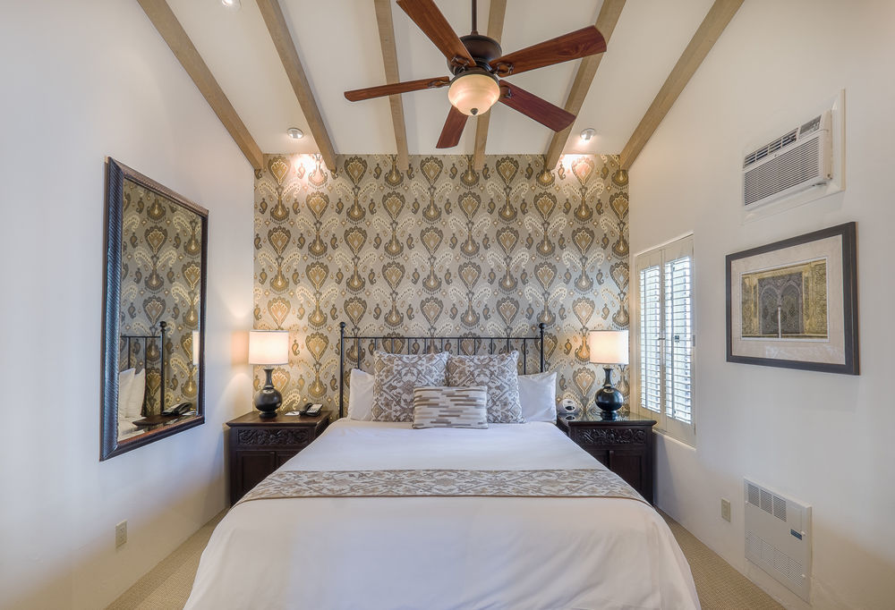 Cypress Inn 4*