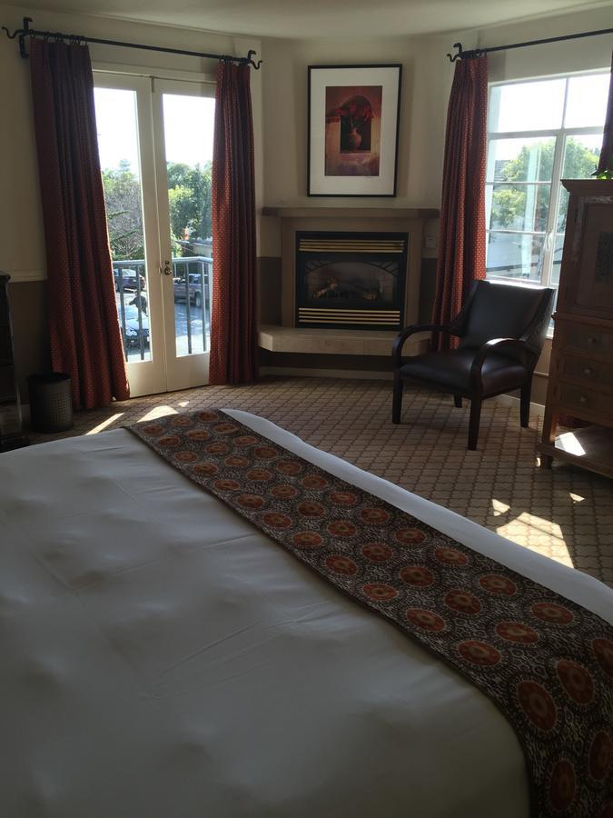 Cypress Inn Carmel-by-the-Sea