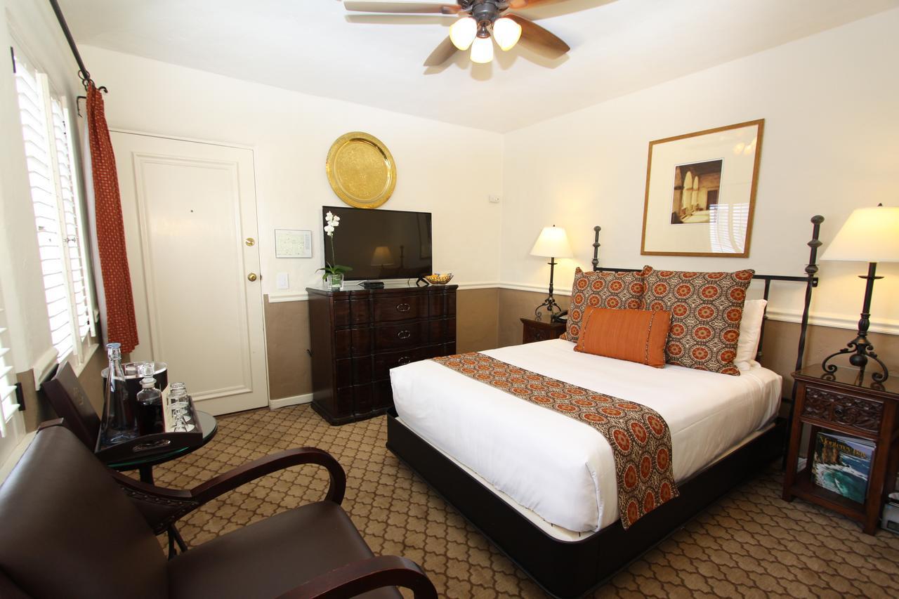 Inn Cypress 4*