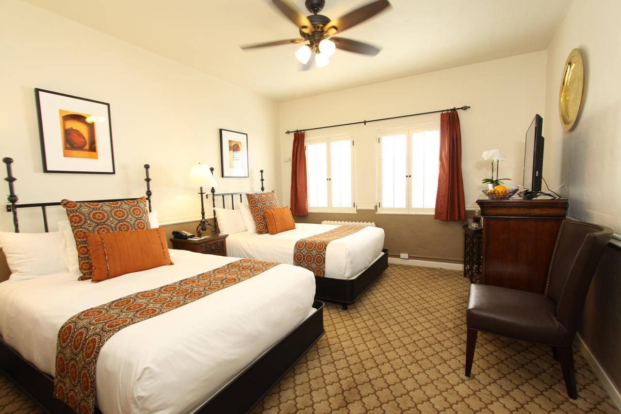 Cypress Inn Carmel-by-the-Sea