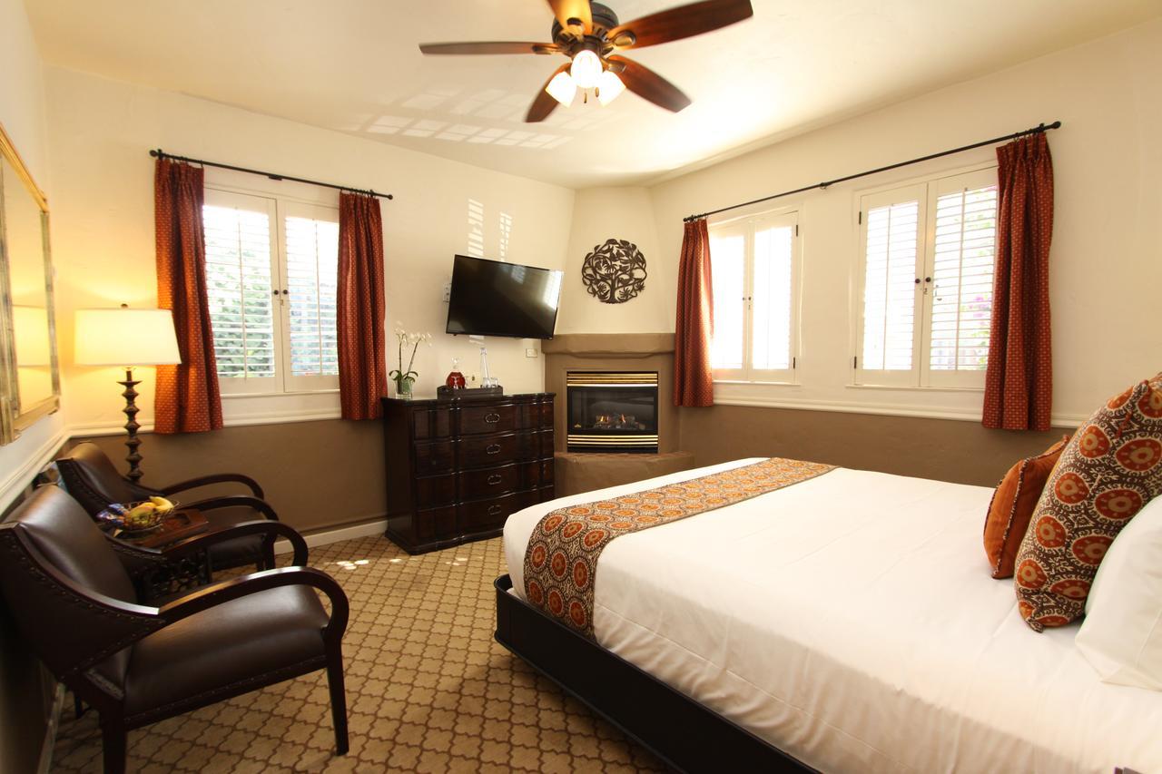 Cypress Inn 4*