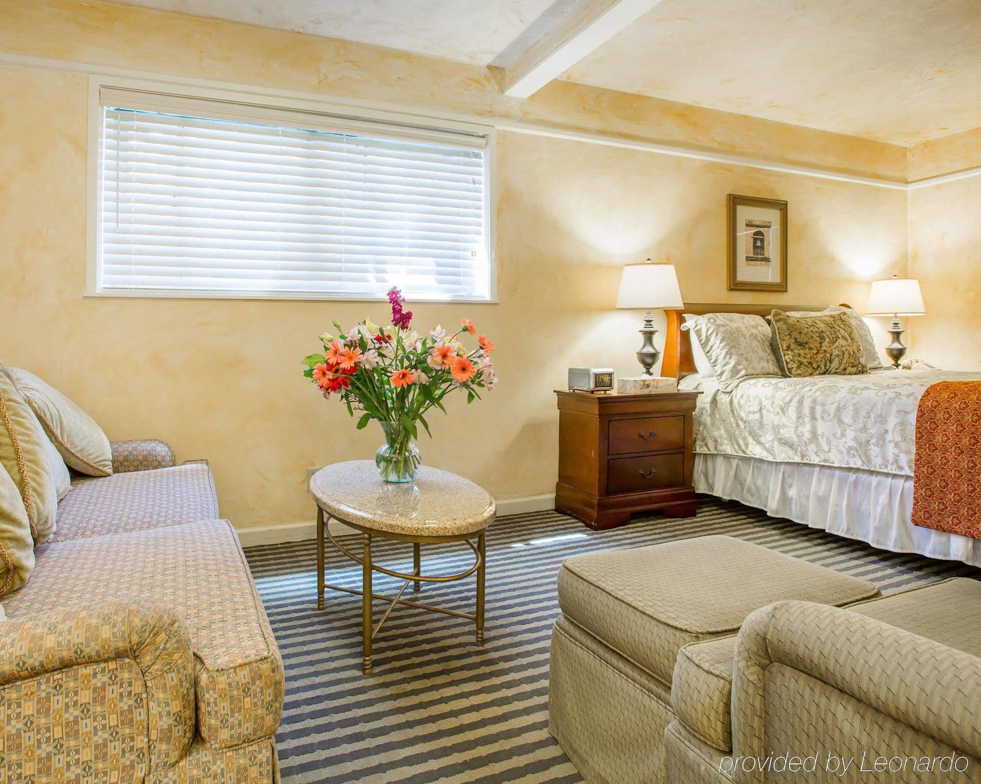 Clarion Collection Oaks Hotel 2*