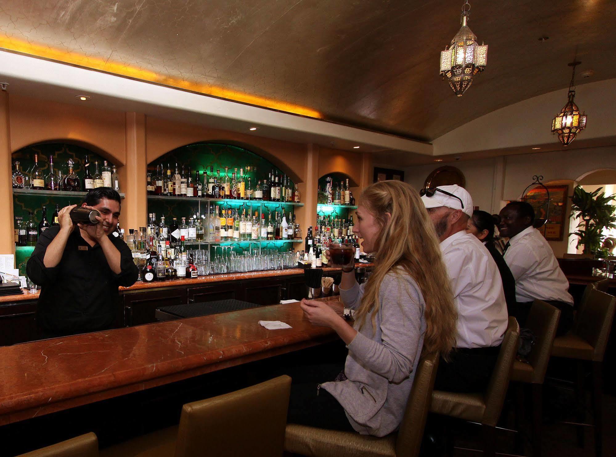 Cypress Inn 4*