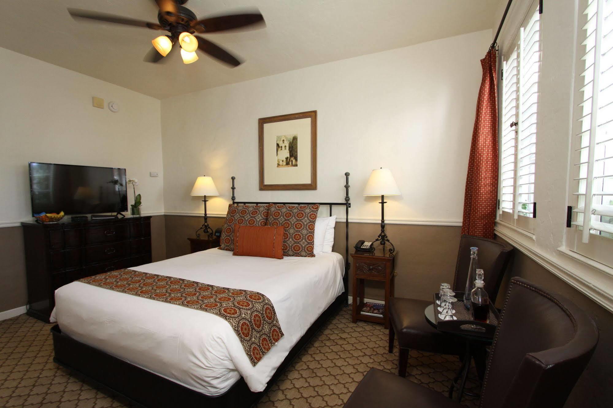 Inn Cypress 4*